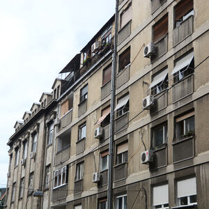 Ako vlasnik ne legalizuje, a premine, kome ide kuća? Država ne može da mu uzme kuću, ali se ona ne može naslediti