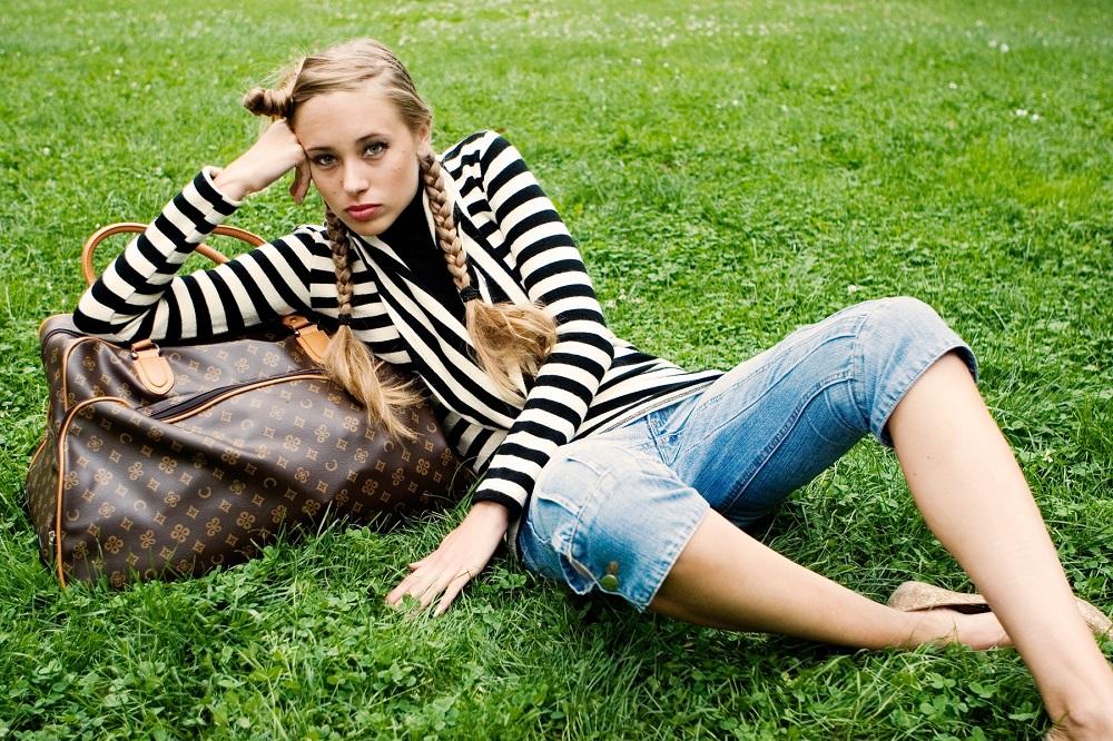 Ako te boli glava presvuci se! Boje utiču na glavobolju! (FOTO) (GIF)