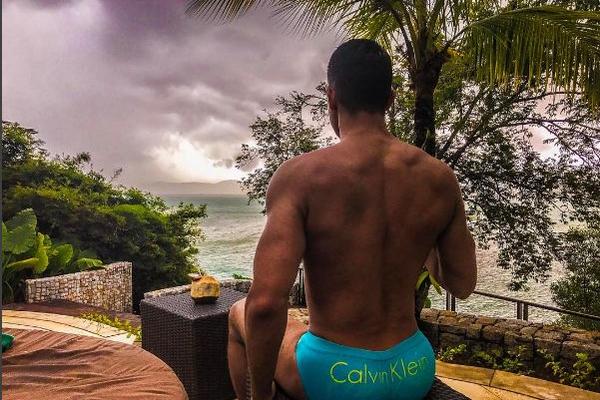 SVUDA MIŠIĆI, A LEP KAO BOG! Ko je momak sa kojim je Anastasija otputovala u Dubai?