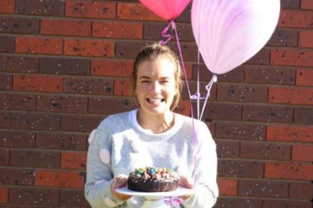 OVO JE MOJ STOMAK PAR SATI NAKON CARSKOG REZA: Da li je trebalo da objavi ovu fotografiju? (FOTO)