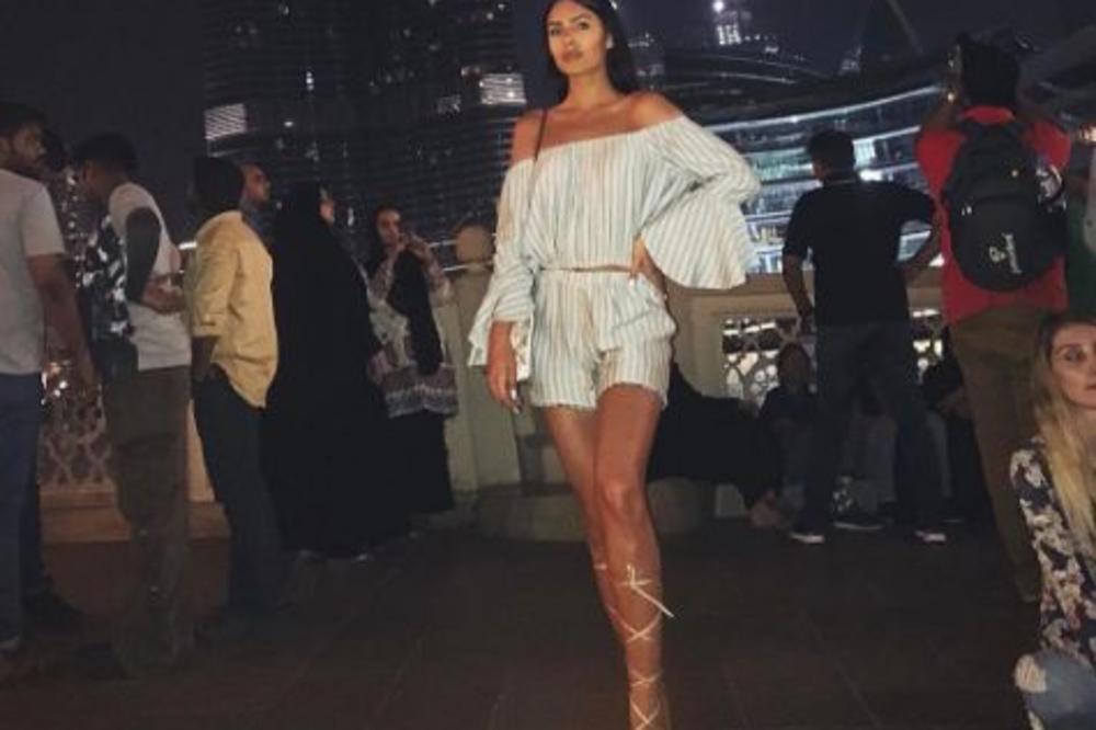 Anastasija nosi suknju koja je APSOLUTNI HIT LETA: Svi je sigurno imate negde na DNU ORMARA!