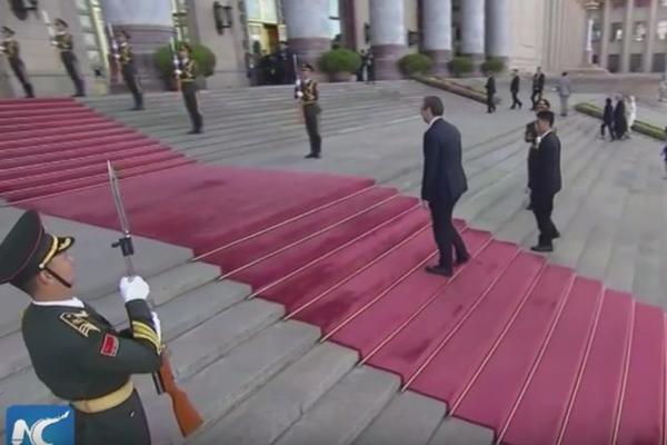 SPECIJALNO IZNENAĐENJE ZA VUČIĆA U PEKINGU: Da li je ovo slučajno, ili su vodili računa o svakom detalju? (VIDEO)