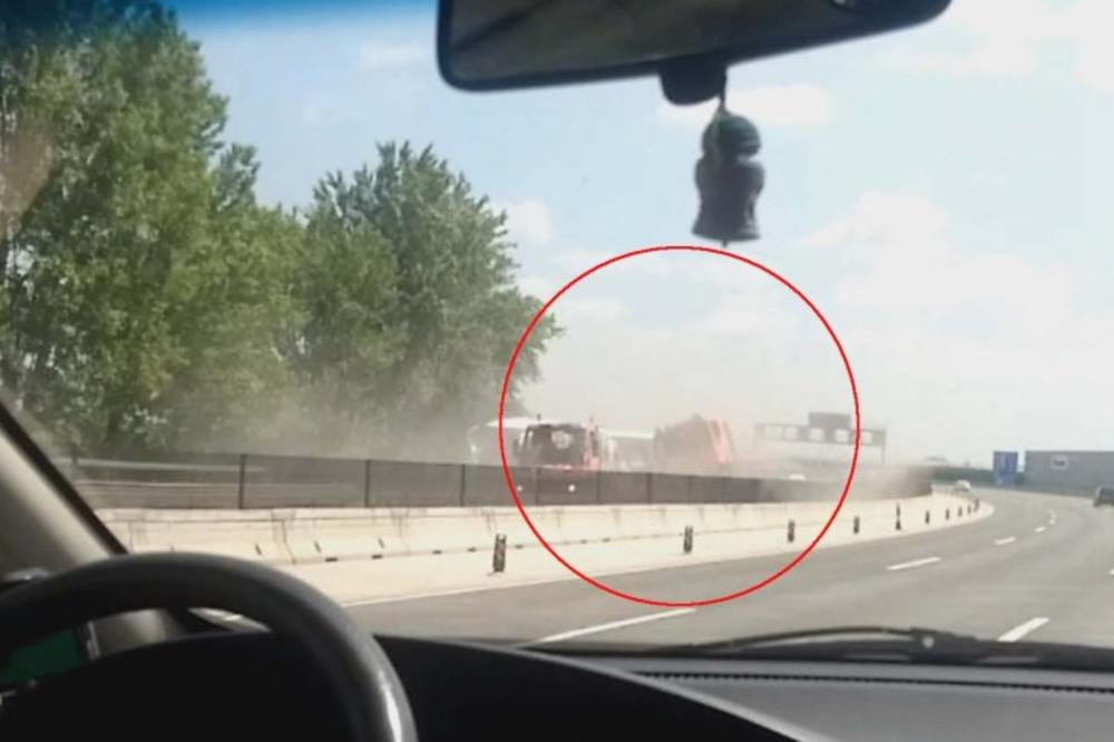 Pogledajte TRENUTAK STRAVIČNOG SUDARA SRPSKOG AUTOBUSA i kamiona u Mađarskoj! (VIDEO)