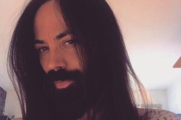 ON PRIVLAČI PAŽNJU I POGLEDE GDE GOD DA KRENE: Božo Vrećo ISKRENO o PREDRASUDAMA i svojim najdubljim TAJNAMA!