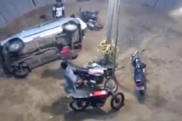SMRT NA ZIDU SMRTI! Poginuo motorciklista u Indiji! (VIDEO)