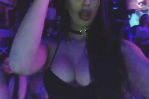 POSLE RASKIDA KATARINA SE ODALA ALKOHOLU! Ovo su seksi snimci naše pevačice iz provoda... (VIDEO)