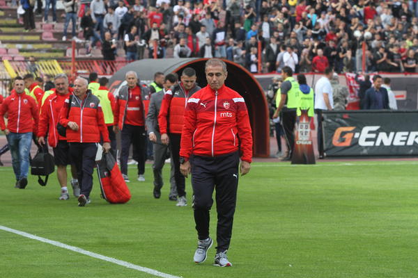 PRVI REZ BOŠKA ĐUROVSKOG! Najbolji igrač Zvezde odstranjen zbog nediscipline!