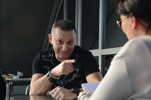 PRAVA JE LEPOTICA! Rođenu sestru Šaka Polumente SVI ZNAMO i višestruka je dobitnica OSKARA! (FOTO)