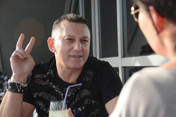 ŠAKO MAG MARKETINGA? Zvog ovoga svi misle da je pevač napravio "SAVRŠENI SKANDAL" (VIDEO)