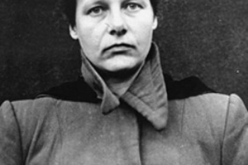 OVO JE DOKTORKA IZ PAKLA: Vadila im organe na živo, ubijala ih benzinom, a plašili su je se i na slici! (FOTO) (VIDEO)