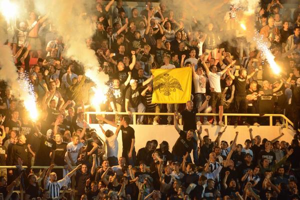Opšta ludnica na Čairu, a jedan igrač Partizana nije mogao da izdrži! NA KRAJU MEČA ULETEO JE NA TRIBINU! (FOTO) (VIDEO)