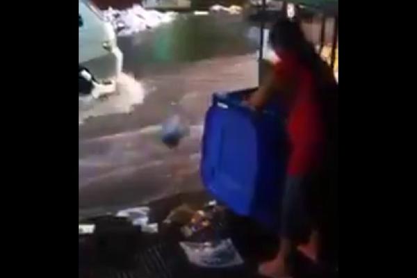 DAJ MI, BOŽE, JEDNU BUJICU! Obradovala se poplavama, razlog joj je skroz blesav! (VIDEO)