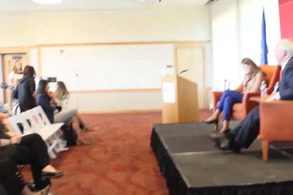 TI SI KRIMINALAC I UBICA! Ambasadorku Kosova Vljoru Čitaku GAĐALI JAJIMA u Americi! (VIDEO)