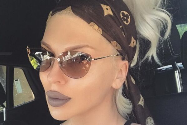 ŠTO UČIŠ DETE DA SE PUĆI, JESI NORMALNA? JK postavila snimak sa ćerkicom, a fanovi je najoštrije isprozivali! (VIDEO)