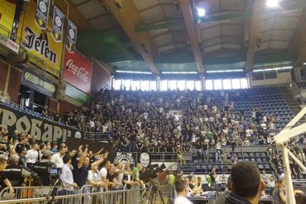 OBRAČUN U PIONIRU! Prvi čovek KLS nije prećutao uvrede Grobara, umešala se u policija! (VIDEO)