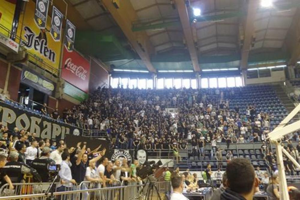 OBRAČUN U PIONIRU! Prvi čovek KLS nije prećutao uvrede Grobara, umešala se u policija! (VIDEO)