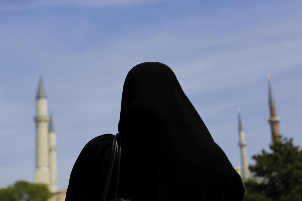 Iako nije obavezno u Dubaiju, neke žene biraju da nose Hidžab