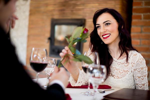 Najveća greška koju žene prave kad muškarac počne da ih ignoriše (FOTO) (GIF)