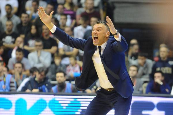 KAKVA MORALNA LEKCIJA JASIKEVIČIJUSA! Naterao je novinara da se postidi zbog svog pitanja! (VIDEO)