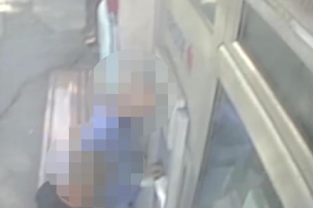 Ljudi nisu imali pojma šta se dešava, a BUGARI SU NAS OVAKO KRALI! Snimak lopova koji su dizali pare sa tuđih kartica! (VIDEO)