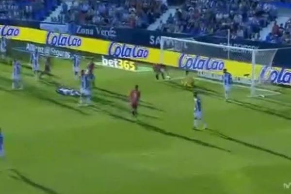 GLAVOM ZAKUCAO POD PREČKU: Srbin dao gol za Alaves, kiks golmana Hihona pokazao da nisu za Primeru! (VIDEO)