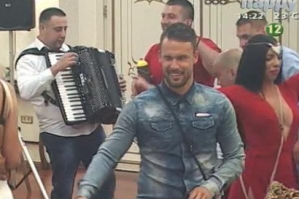 NAKON SVADBE, VERIDBA U PAROVIMA: Anamarija je na reči Tihomirovog oca OSTALA BEZ TEKSTA! (FOTO)