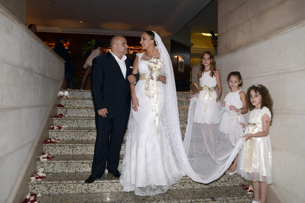 OTKRIVENA MRAČNA TAJNA PORODICE GOGINOG POKOJNOG MUŽA: Pevačica je prolazila kroz PAKAO!