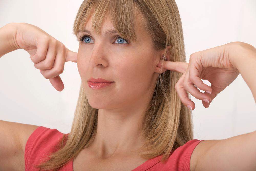 Ako vam zvoni u desnom uhu, to može da znači samo jedno... (FOTO) (GIF)