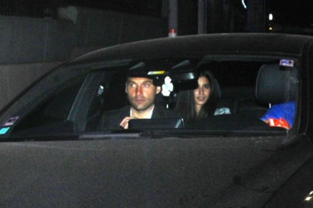 DRUŽILI SE U INTIMNOM SEPAREU: Duško prevario Karleušu sa seksepilnom brinetom?! (FOTO)(VIDEO)