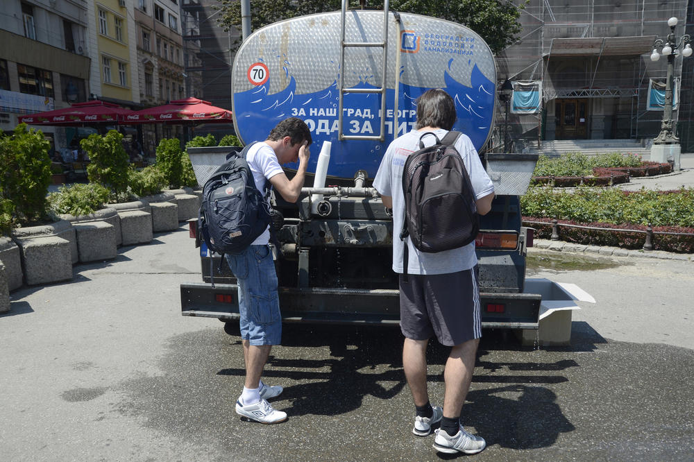 BEZ VODE SUTRA DELOVI STAROG GRADA I NOVOG BEOGRADA! Obezbedite zalihe, biće postavljene i auto-cisterne!