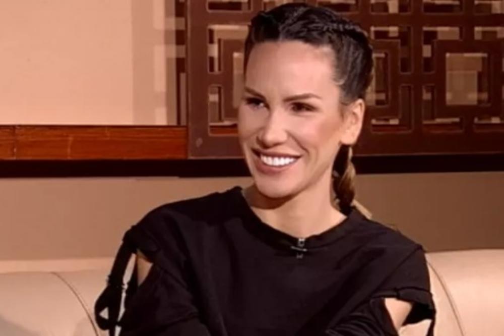 POSLE OSAM MESECI NIKOLIJA POKAZALA BEBU: Na koga liči mala Rea? (FOTO)