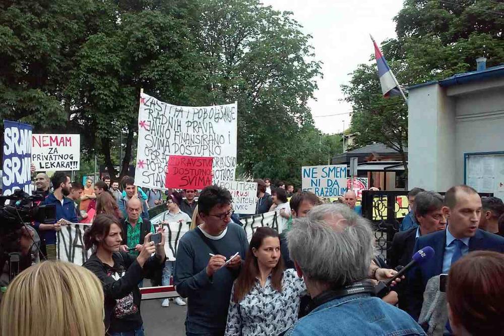 NAROD GA JE BRANIO, I ODBRANIO! Sada je i definitivno: izvršitelji ne ulaze u KBC "Dragiša Mišović"