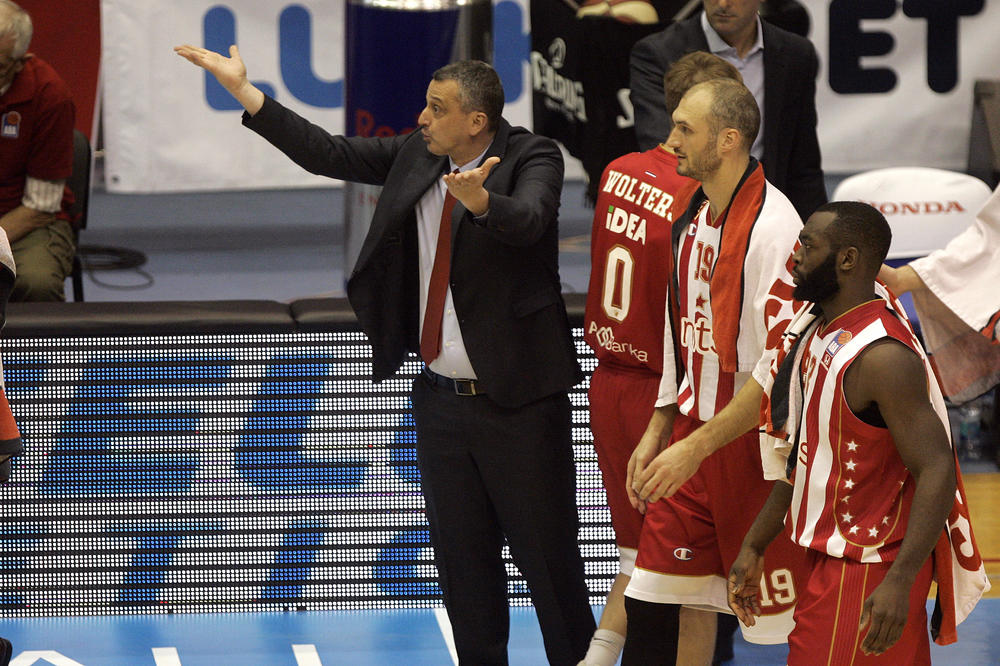 ZVEZDA DOBILA FMP UZ POVREDU SIMONOVIĆA: Igrači zamenili uloge, Jović lupao rampe, a Mitrović delio asistencije!