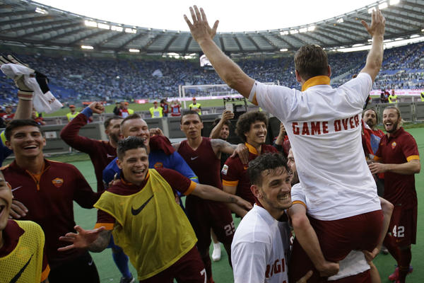 OVO JE PISMO NAVIJAČA LACIJA TOTIJU: Ukazujemo ti poštovanje koje nisi dobio od tvojih navijača i kluba! Ti si jedini šampion koga nisu mogli da kupe!