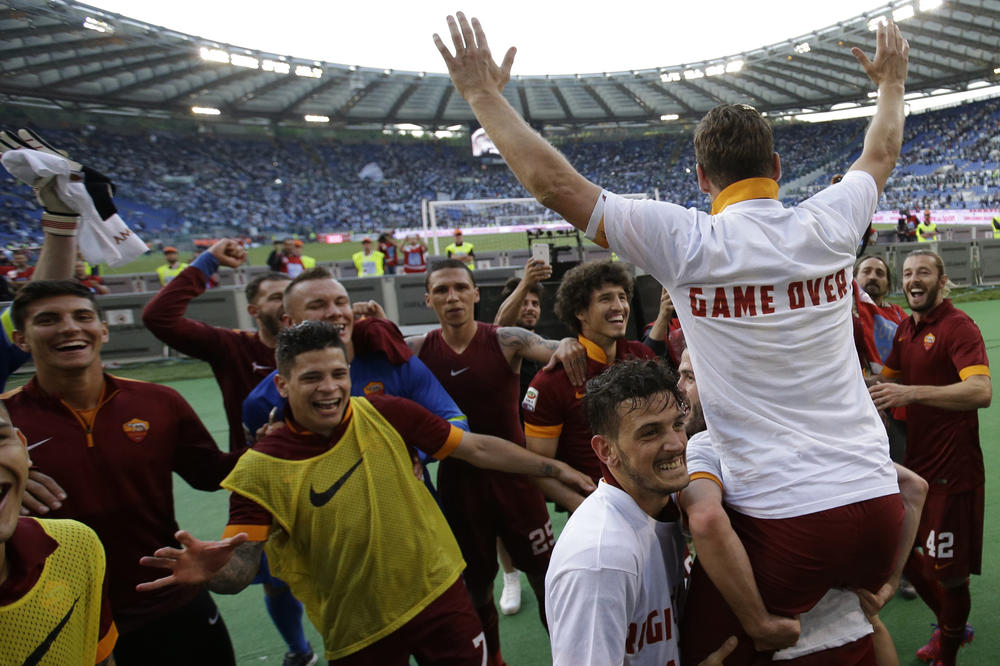 OVO JE PISMO NAVIJAČA LACIJA TOTIJU: Ukazujemo ti poštovanje koje nisi dobio od tvojih navijača i kluba! Ti si jedini šampion koga nisu mogli da kupe!