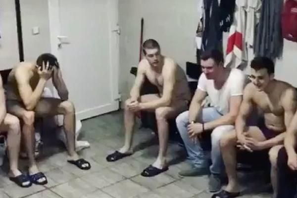 Vaterpolisti Partizana su ćutke gledali u pehar, dok se nisu otvorila vrata svlačionice i tada kreće ludilo! (VIDEO)