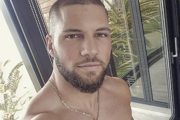 DEVOJKE POLUDELE ZA NJIM! Maneken iz Cecinog novog spota poručio Srpkinjama: Singl sam!