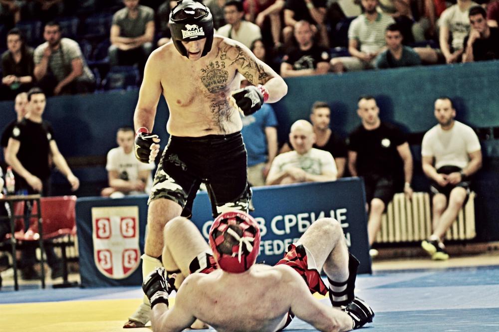 NA NJEGA SU NEDAVNO PUCALI! Brat našeg popularnog repera je MMA BORAC: Ne bi vam bilo svejedno da ga sretnete na ulici!