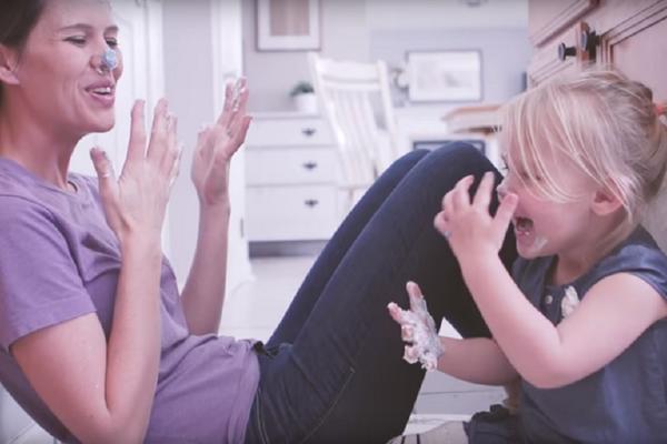 Najbolji dan ikada: Video koji pokazuje tipičan dan mame nateraće vam suze na oči! (VIDEO)