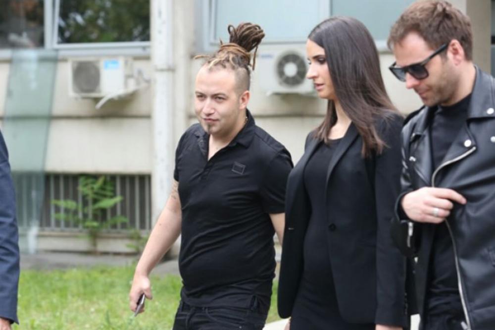 SKANDALOZNO I TO PRED ANIN POROĐAJ! Rasta prodaje drogu Žiki Todoroviću (VIDEO)