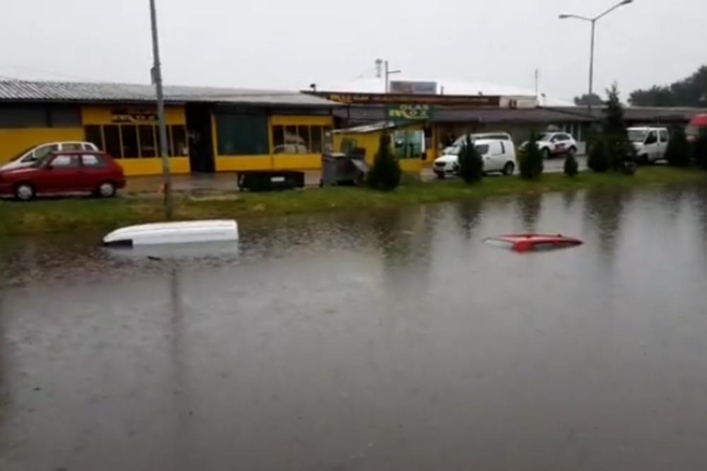 PLIVALE SU NA SVE STRANE: Ako ste u danas u poplavama u NS-u izgubili tablice na ovom mestu ih možete pronaći! (FOTO)