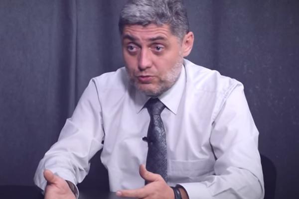 IDEŠ POD MAČ: Srbija poludela za majicama sa citatima Miroljuba Petrovića!