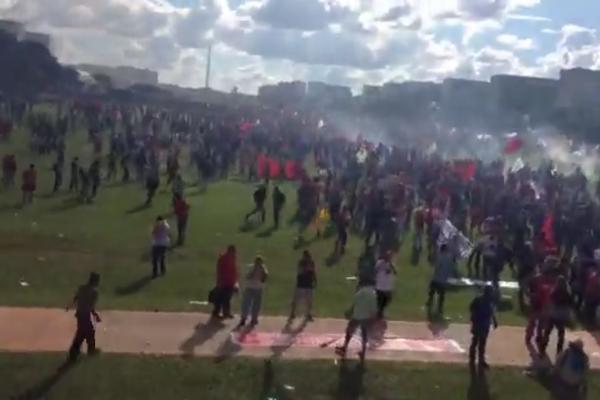 Haos na ulicama Brazilije: Demonstracije u toku, šok bombe i suzavci po celom gradu! (UŽIVO)