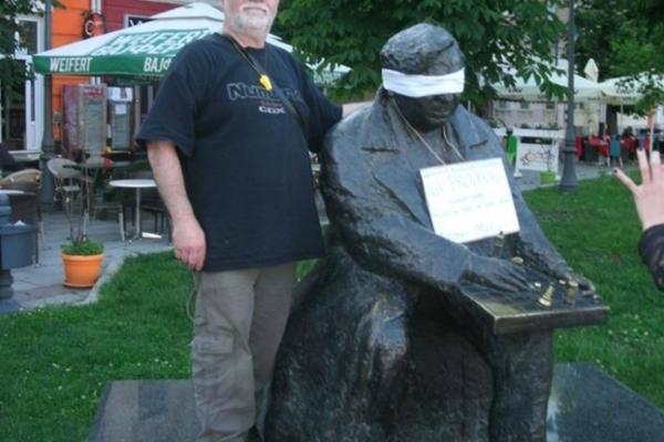 ORGANIZATOR PROTESTA PROTIV DIKTATURE PAO ZBOG DROGE! U kući mu pronašli 12 kg marihuane!