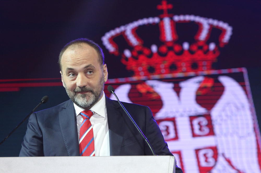 DRMA MI SE, DRMA, NA ŠUBARI CVEĆE: Novi plakati protiv SAŠE JANKOVIĆA osvanuli u Beogradu! (FOTO)