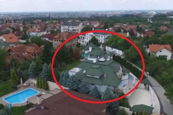 NISTE IMALI POJMA, ALI NAŠ PEVAČ ŽIVI U OZBILJNOM LUKSUZU! Ovo je njegova vila o kojoj OBIČAN SVET samo sanja