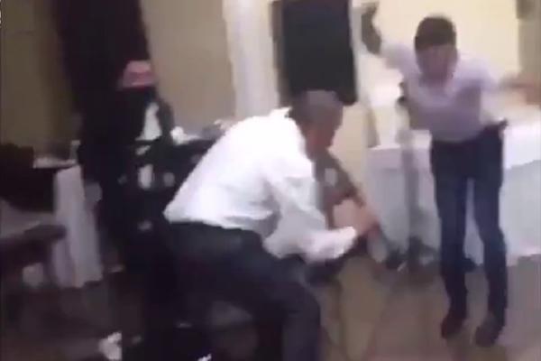 Pazi, rafal! Muzičar napravio žešću zvrčku deveru na svadbi (VIDEO)