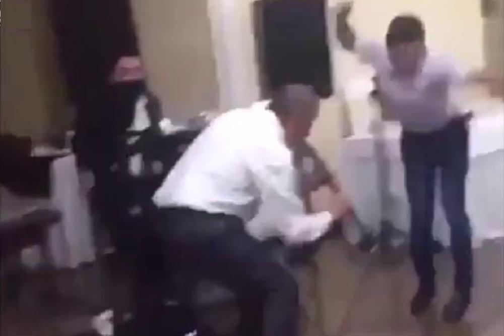 Pazi, rafal! Muzičar napravio žešću zvrčku deveru na svadbi (VIDEO)