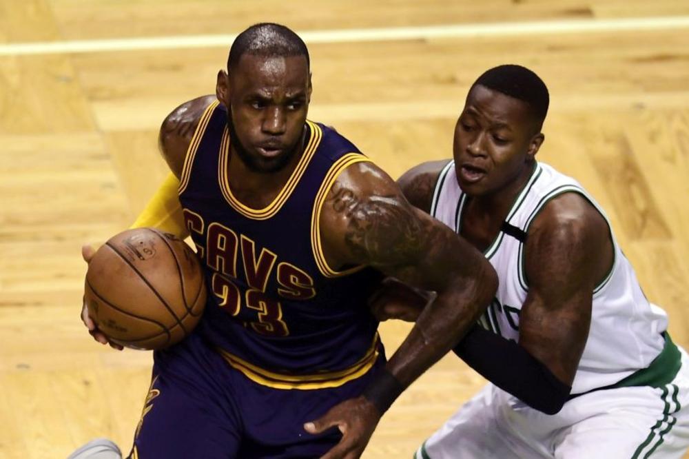 NJEGOVO VISOČANSTVO, KRALJ DŽEJMS: Lebron srušio Džordana za veliko NBA finale! (VIDEO)