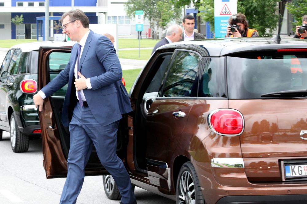 KO ĆE DRUGI DO PREMIJER! Vučić provozao novi fijat 500 L